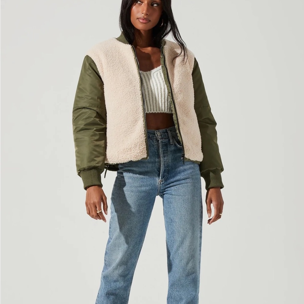 TEGAN FAUX SHEARLING CONTRAST PUFFER JACKET - Picture 4 of 9